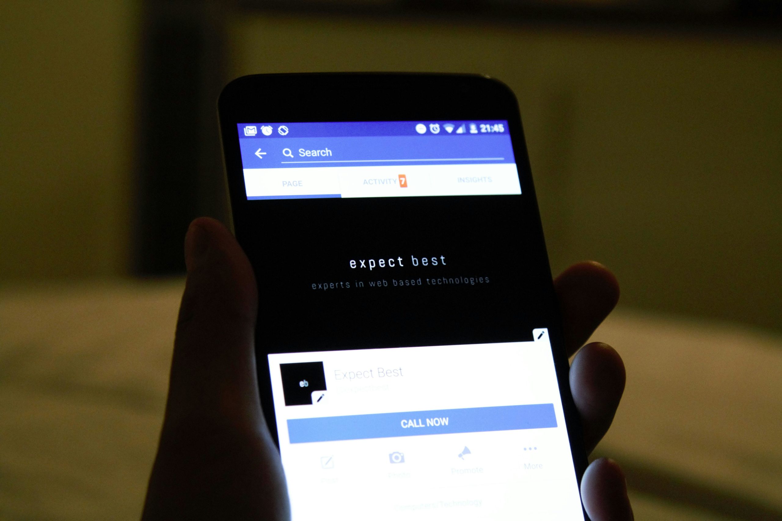 Nahaufnahme Der Hand, Die Smartphone Hält